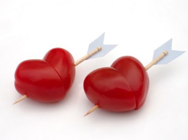 Сердечки из томатов черри
