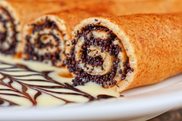 Блюда на Первый Спас 2016 -  мед и рулеты с маком