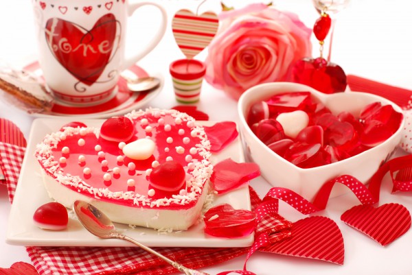 Украшение стола на День Валентина