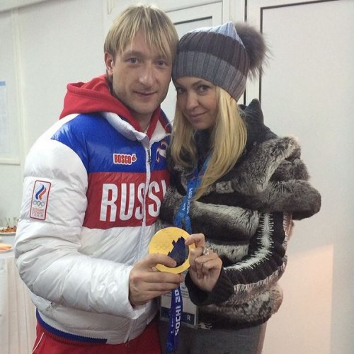 Яна Рудковская рассказала, что операция Плющенко прошла успешно