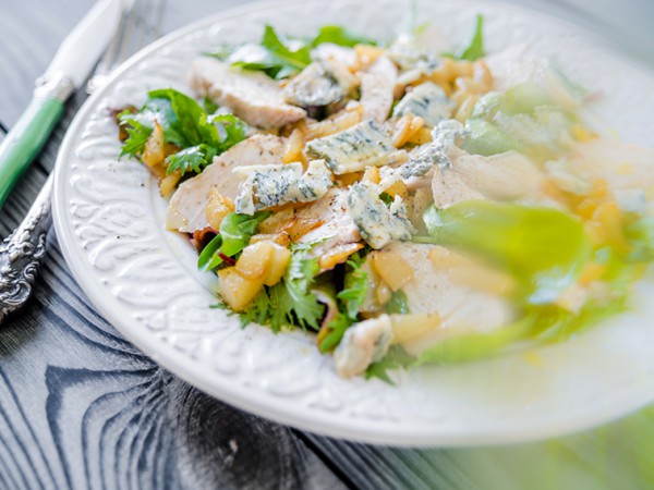 Салат из курицы и горгонзоллы