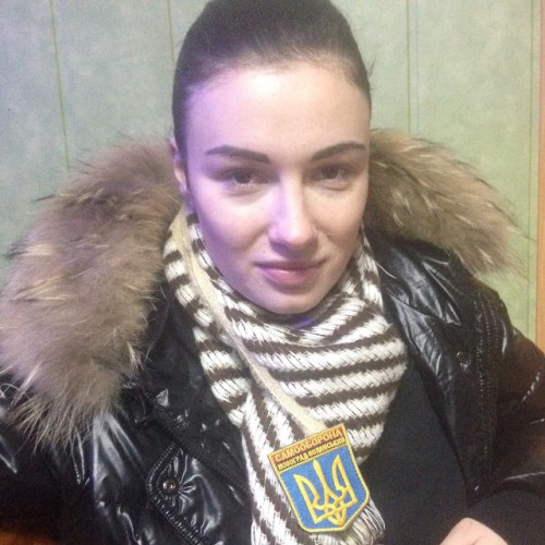 Анастасия Приходько учит, как правильно готовить снегирей в трусиках
