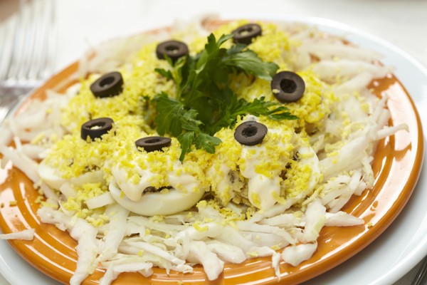 Салат из яиц и морепродуктов