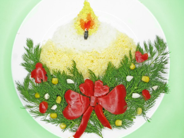 Салат Свеча можно готовить как на Новый год, так и на Рождество.
