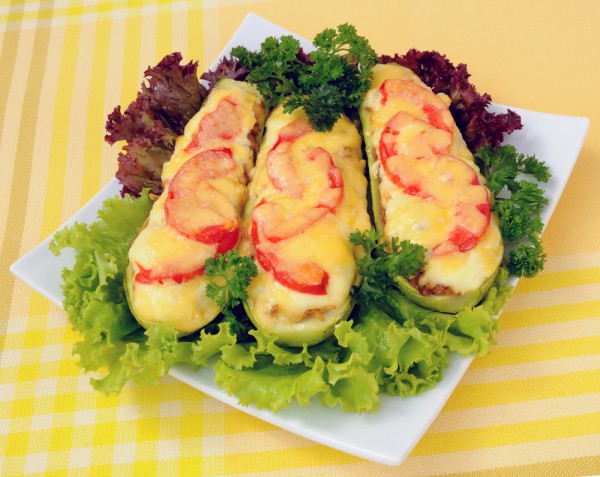 Рецепт 
                Фаршированные кабачки с мясом, помидорами и сыром
            