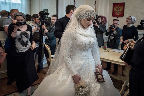 17-летняя школьница на своей свадьбе