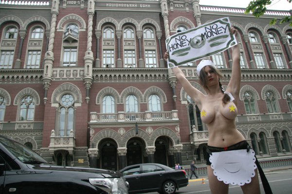 FEMEN провели моно-митинг против действий главы МВФ