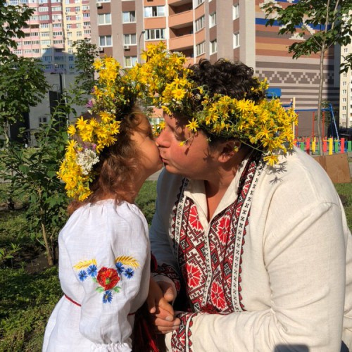 Украинские звезды в вышиванках