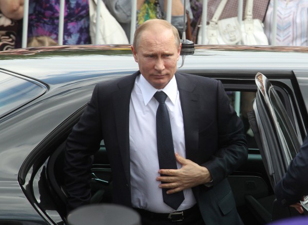 Российский президент Владмирир Путин наградил Аллу Пугачеву