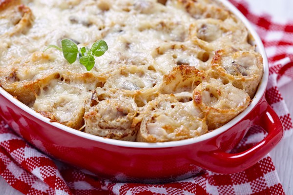 Блинная запеканка под сырным соусом