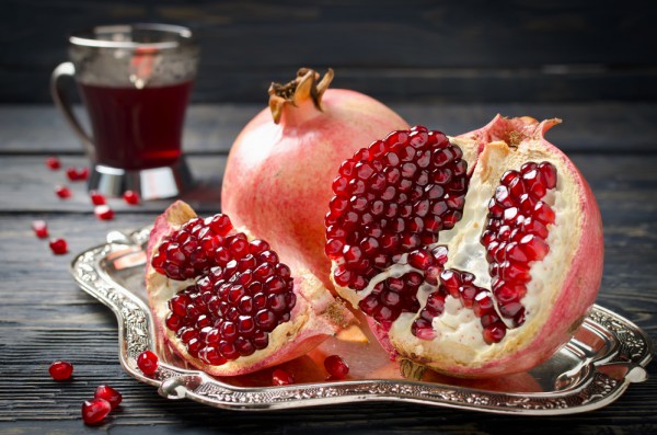 Из граната можно приготовить много вкусных блюд