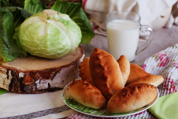 Пирожки с начинкой из капусты и яиц