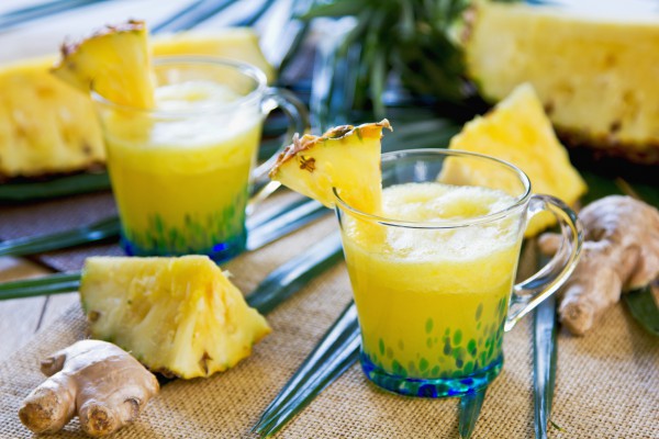 Шипучий ананасовый коктейль