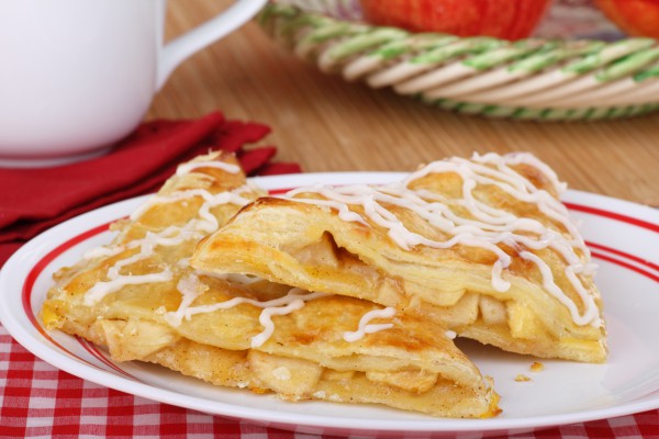 Слоеные пирожки с яблоками