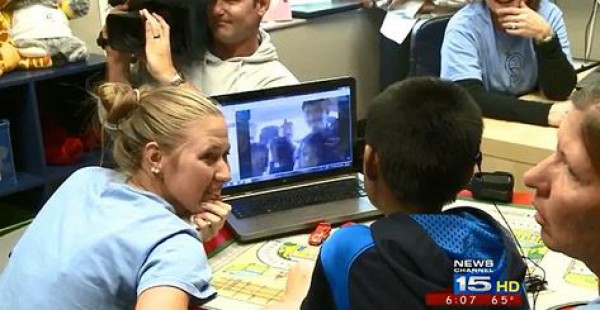 Хенри впервые услышал голоса своих родителей по Skype