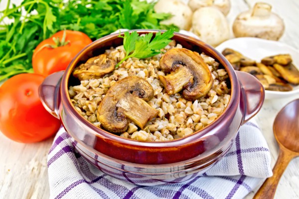 Запечь картошку с курицей в духовке в блюде