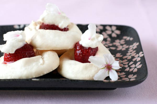 Пирожные Клубничные облака