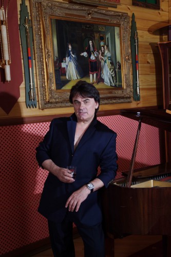 Александр Серов уже несколько лет не может справиться с депрессией