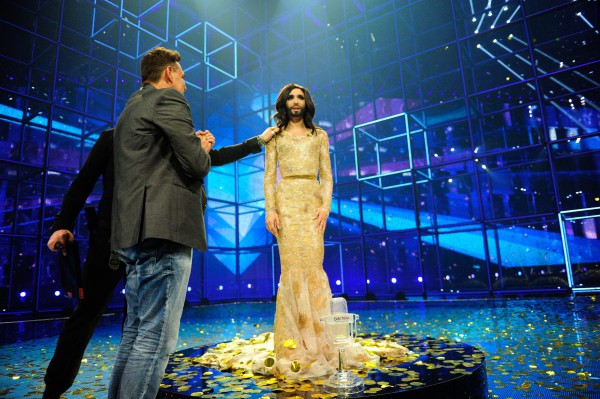 Кончита Вурст выступала в финале конкурса Евровидение 2014 в женственном кружевном платье 