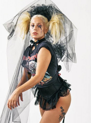 Lady Gaga без фотошопа в образе невесты