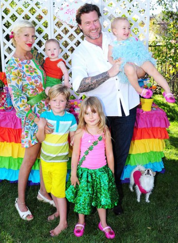 Тори Спеллинг и Дин Макдермотт – родители четырех детей. Эта семья прославилась тем, что снялись в реалити-шоу