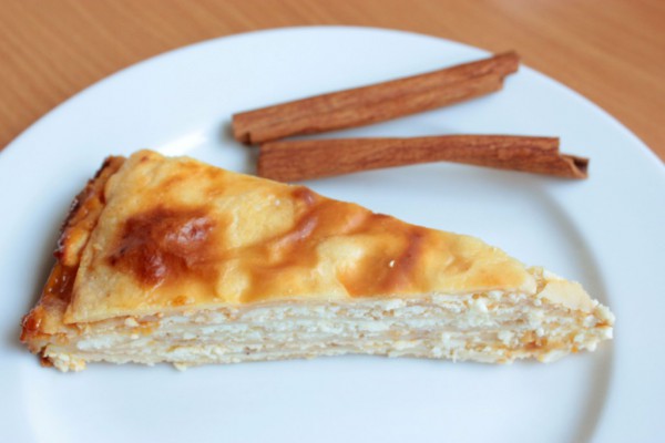 Рецепт 
                Блинный пирог с творогом и абрикосовым вареньем
            