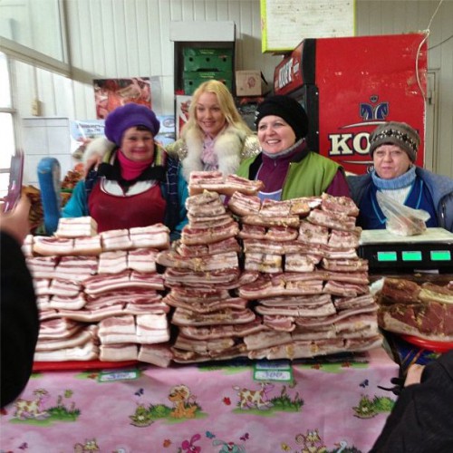 Анастасия Волочкова посетила продуктовый рынок