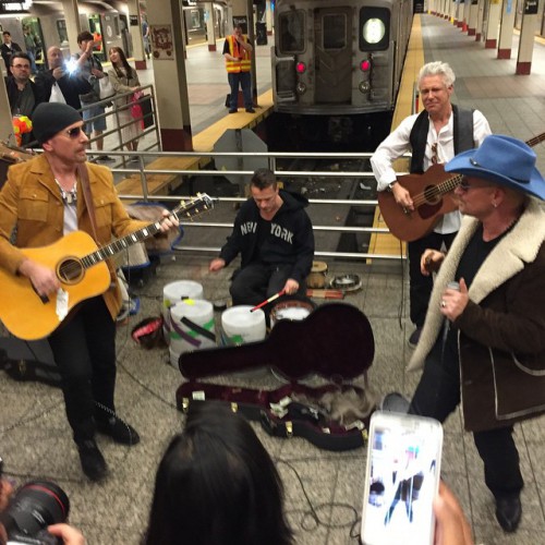 Группа U2 устроили концерт в нью-йоркском метро