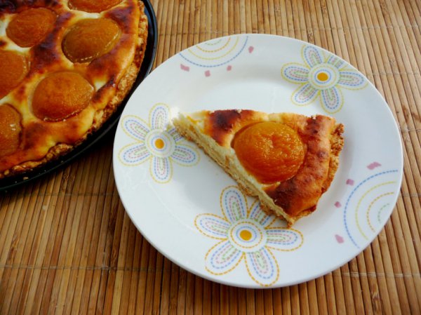 Пирог с творогом и абрикосами