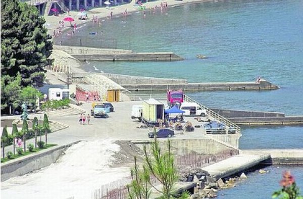 Подготовка к свадьбе сына Азама Асланова. С утра в пансионате настраивали аппаратуру для супершоу