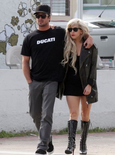 Lady Gaga с бойфрендом Тейлором Кинни
