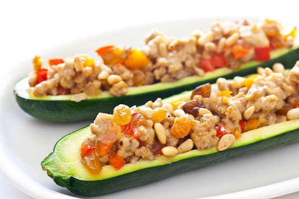 Начинку для фаршированных кабачков всегда можно выбрать на свой вкус