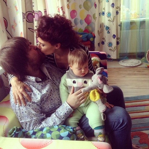 Эвелина Бледанс с мужем и сыном
