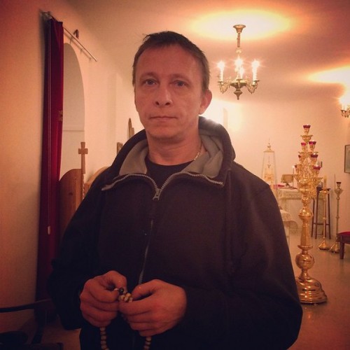 Иван Охлобыстин организовал конкурс Золотой селфи, победитель которого получил золотой смартфон