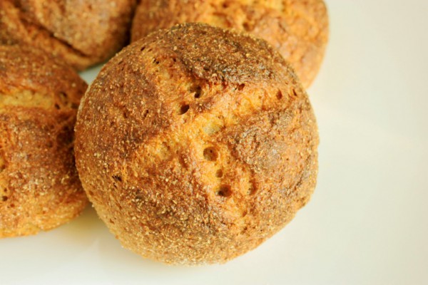 Булочки из цельнозерновой муки с творогом и медом
