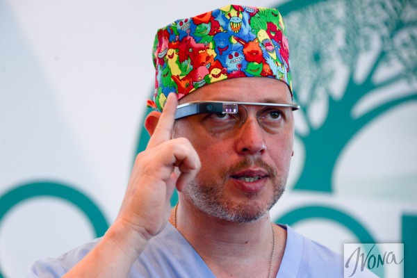Слоссер Дмитрий провел уникальную операцию с очками Google Glass