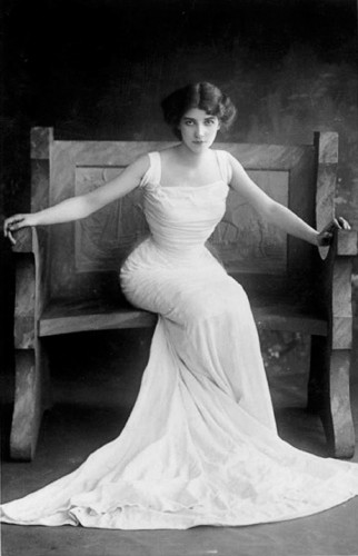 Этель Варвик (1882 – 1951), британская театральная актриса.