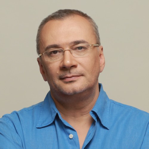 У Константина Меладзе - трое детей: Алиса (2000 г. р.), Лия (2004 г. р.), и Валерий (2005 г. р.)