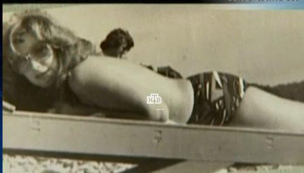 Алла Борисовна в откровенной фотосессии 30 лет назад