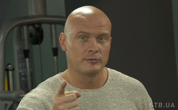 Вячеслав Узелков показал упражнения на примере Русланы Пысанки