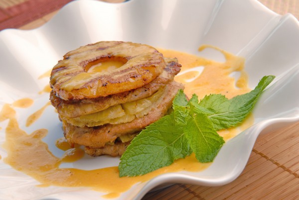 Мясо с ананасами