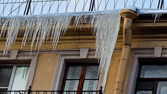 Как обезопасить себя от падения сосулек – советы