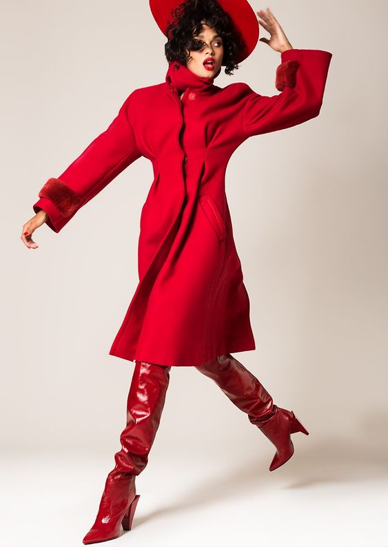 Woman in total red: подборка стильных полноценных образов красного цвета для осени