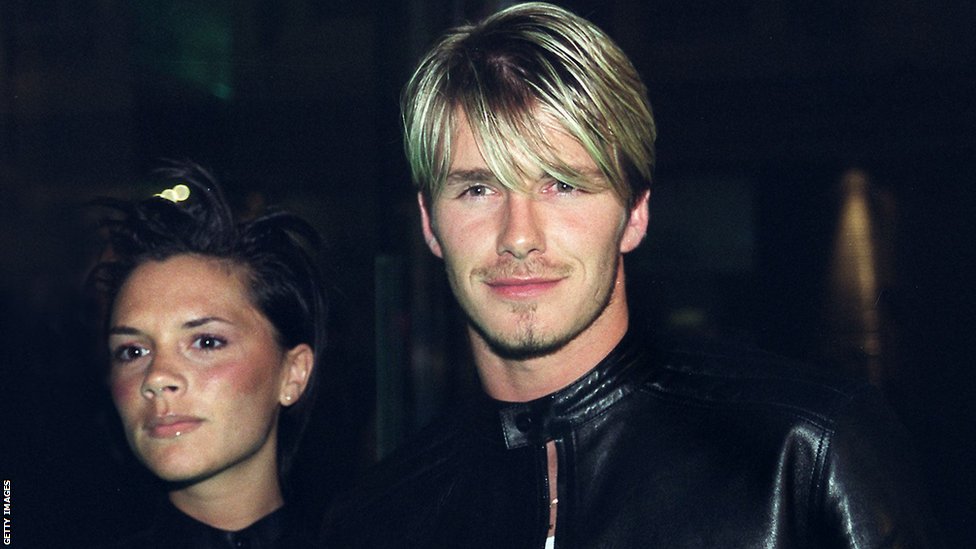 Дизайнер Виктория Бекхэм и Дэвид Бекхэм начали встречаться в 1997 году