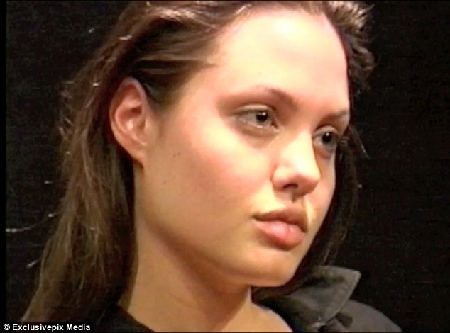 25-летняя Анджелина Джоли