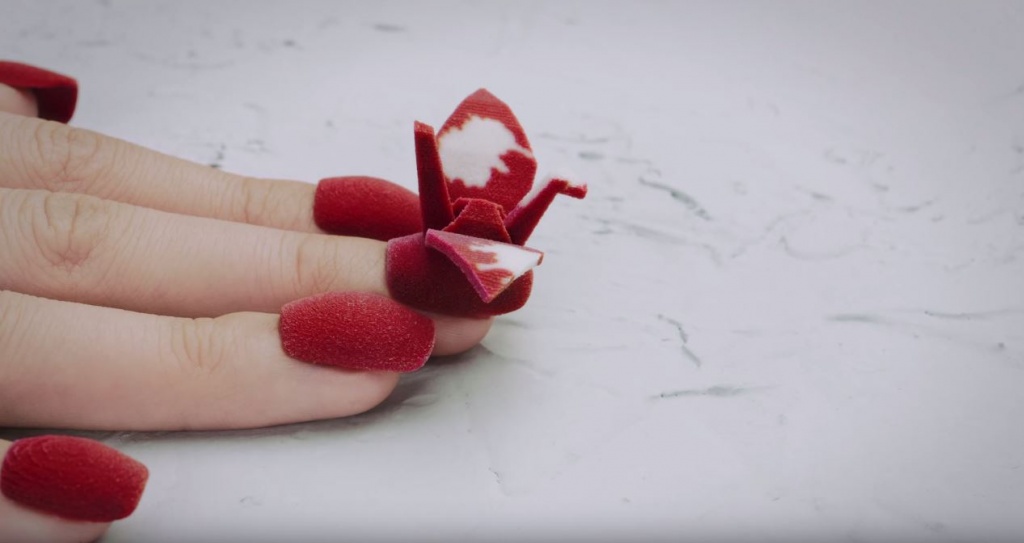 Яркие модели накладных ногтей, напечатанных на 3-D принтере