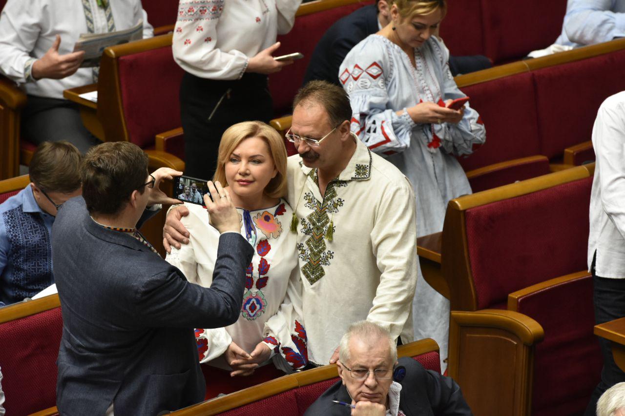 Оксана Билозир и Олег Барна позируют, фото: Ардкадий Манн,