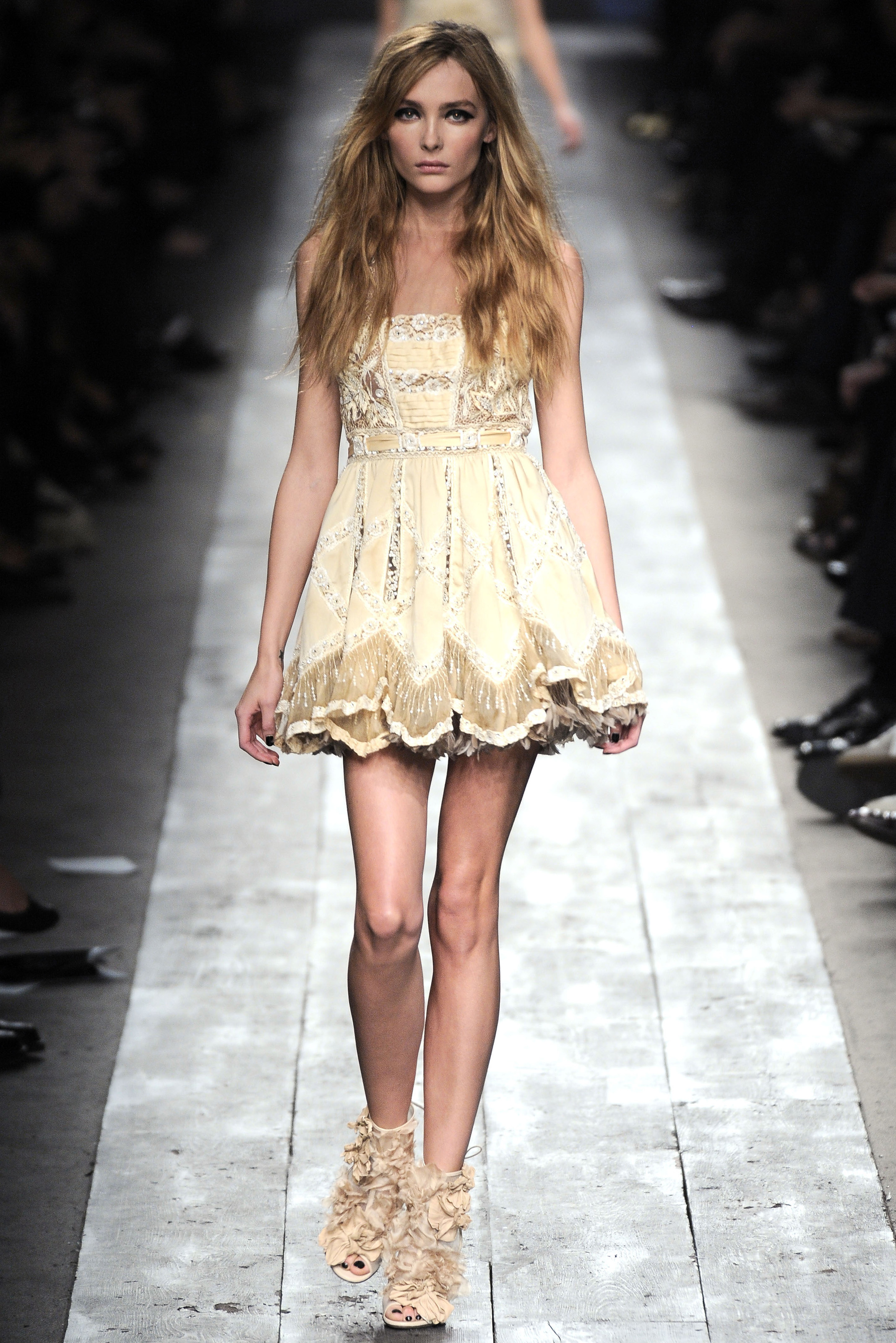 10 Valentino ideas | valentino, red dress, fashion