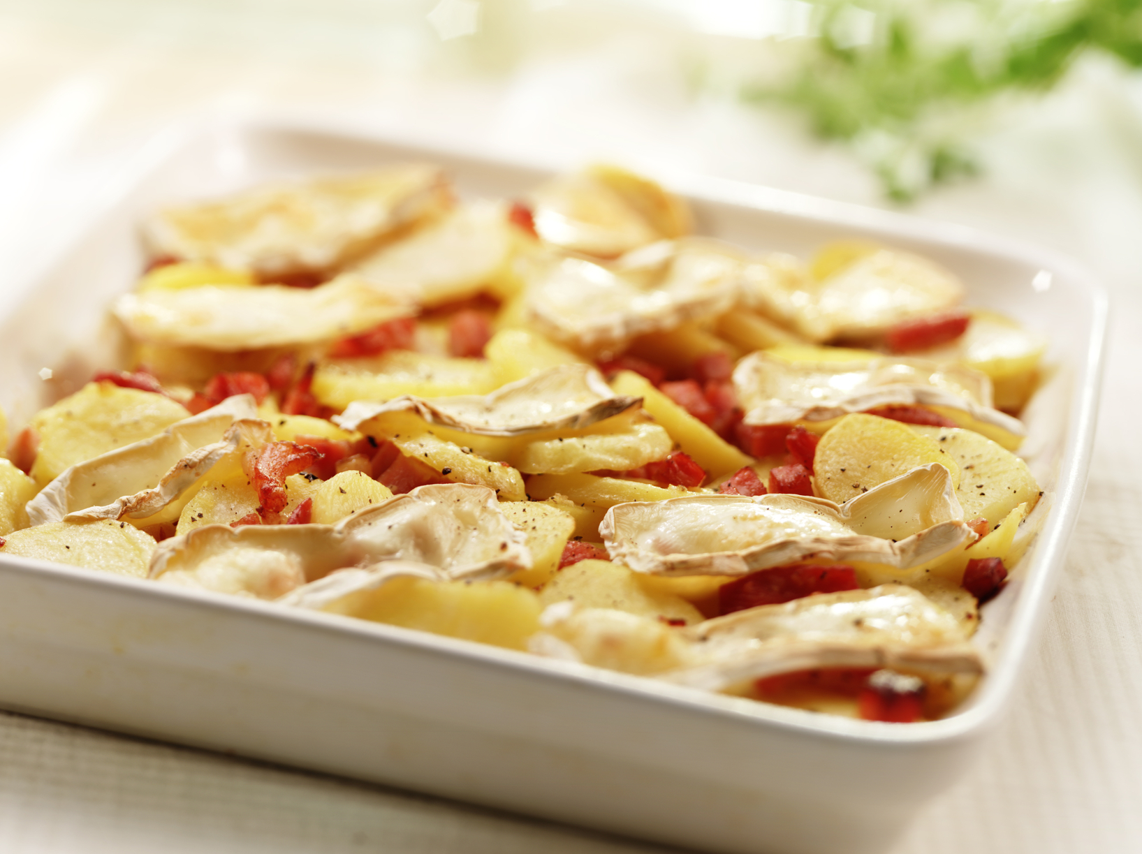 Картошка с копченой грудинкой в духовке рецепт Картошка с копченой грудинкой в духовке рецепт