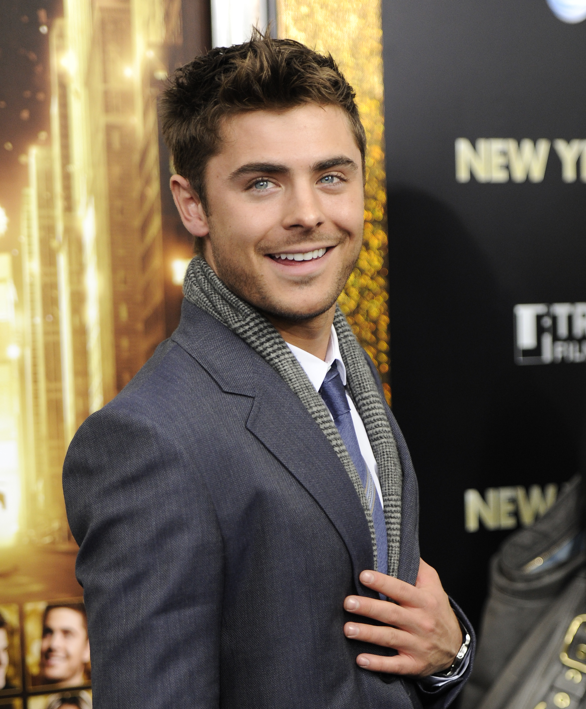 Zak Efron Zac Efron Dose Na Zvezd I Znamenitostej Biografiya Zvezd Filmografiya I Diskografiya Dose Shou Biz Ivona Bigmir Net Ivona Bigmir Net